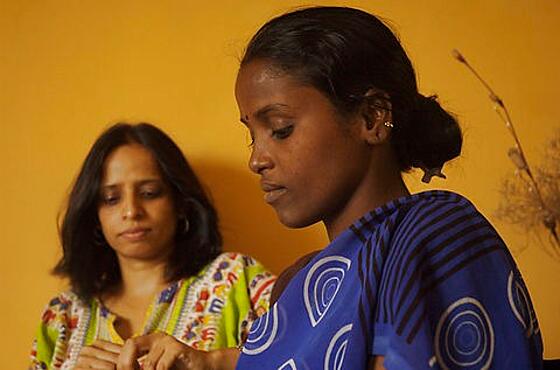 layout image (to proper size of the container)