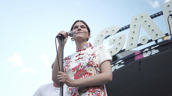 layout image (to proper size of the container)