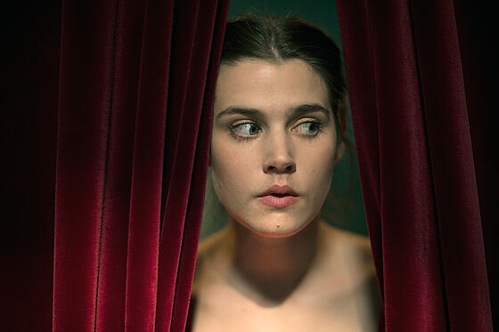 layout image (to proper size of the container)