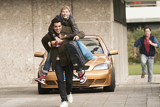 layout image (to proper size of the container)