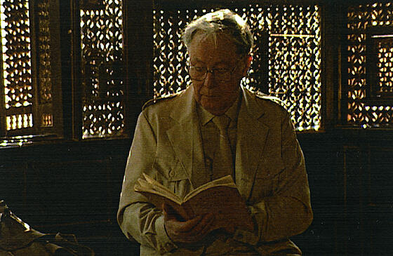 layout image (to proper size of the container)