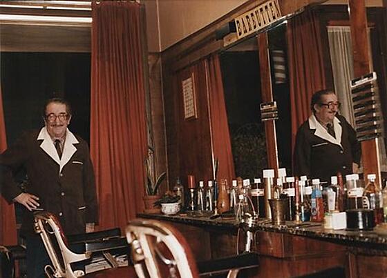 layout image (to proper size of the container)