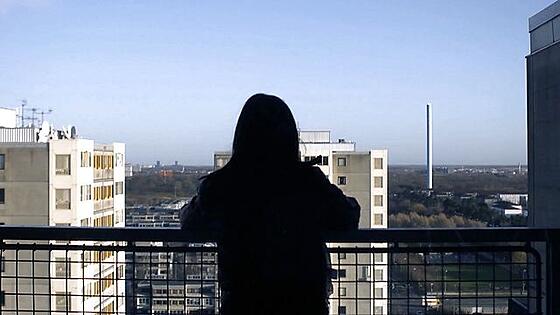 layout image (to proper size of the container)