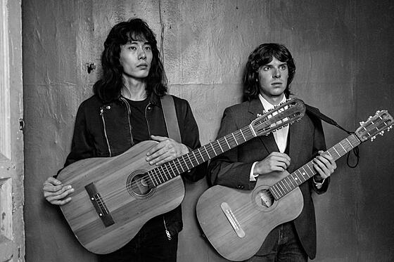 layout image (to proper size of the container)