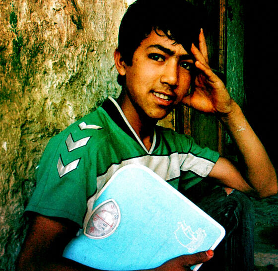 layout image (to proper size of the container)