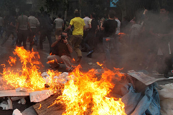 layout image (to proper size of the container)