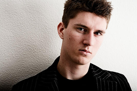 layout image (to proper size of the container)