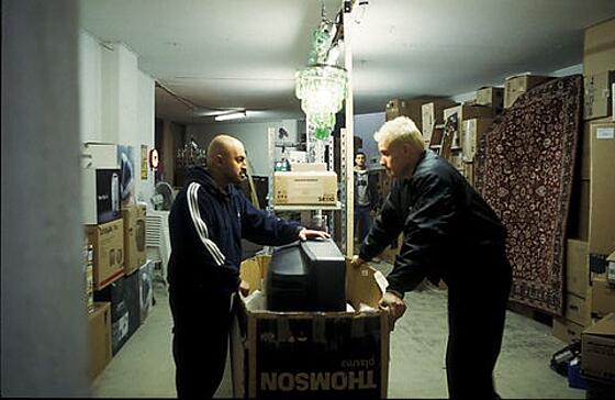 layout image (to proper size of the container)