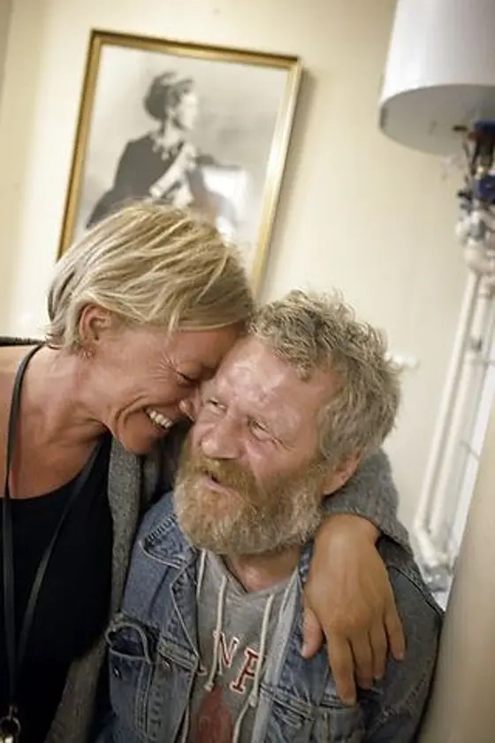 layout image (to proper size of the container)