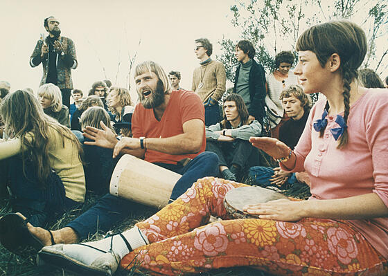 layout image (to proper size of the container)