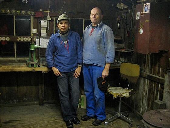 layout image (to proper size of the container)