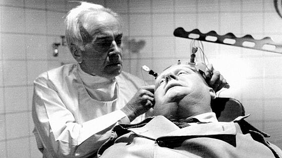 layout image (to proper size of the container)