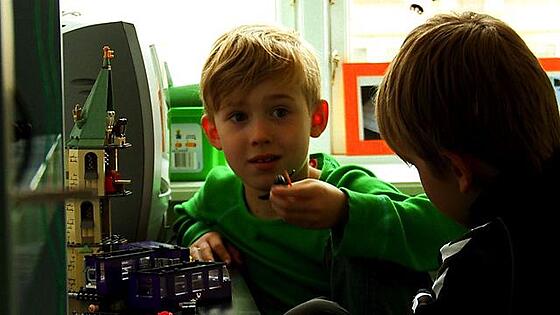 layout image (to proper size of the container)