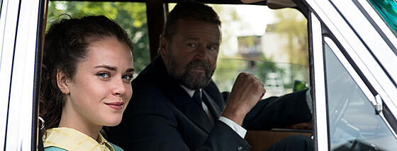 layout image (to proper size of the container)