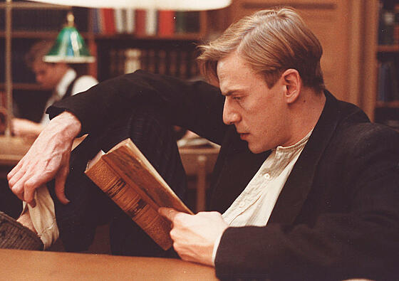 layout image (to proper size of the container)