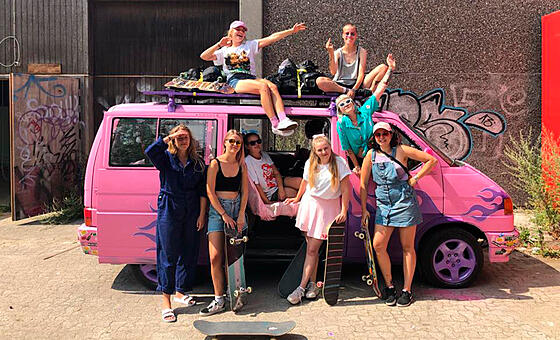 layout image (to proper size of the container)