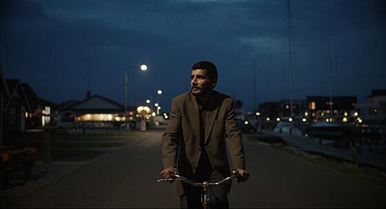 layout image (to proper size of the container)