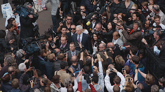 layout image (to proper size of the container)