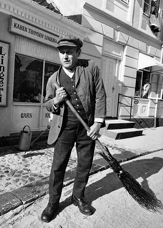 layout image (to proper size of the container)