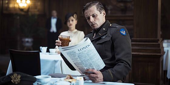 layout image (to proper size of the container)