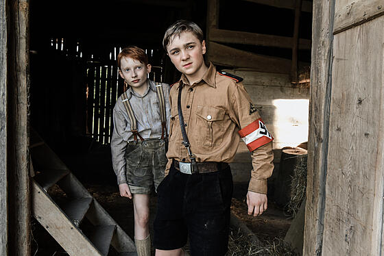 layout image (to proper size of the container)