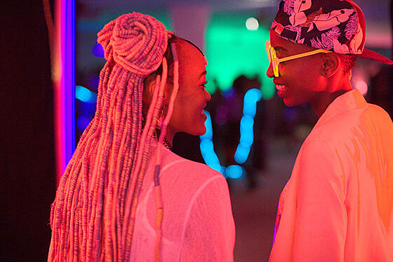 layout image (to proper size of the container)