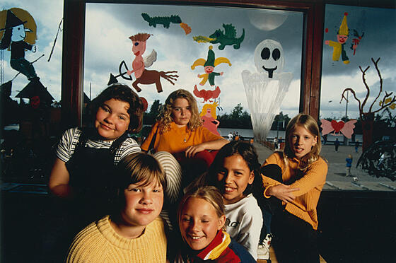 layout image (to proper size of the container)