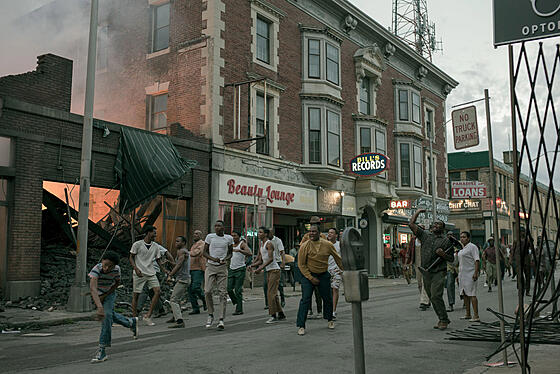 layout image (to proper size of the container)