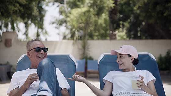 layout image (to proper size of the container)