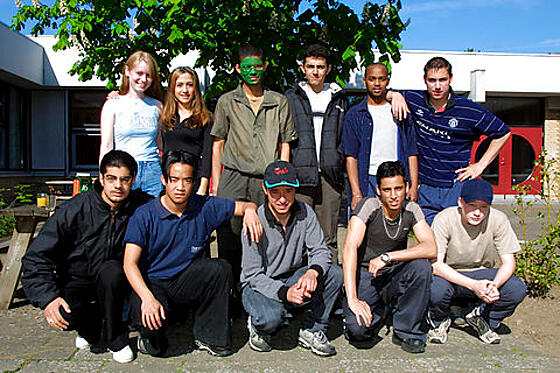 layout image (to proper size of the container)