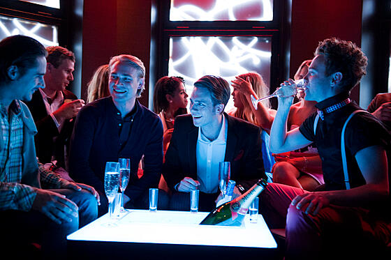 layout image (to proper size of the container)