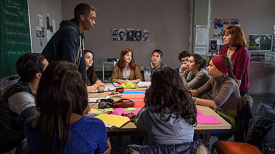 layout image (to proper size of the container)