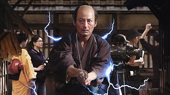 layout image (to proper size of the container)