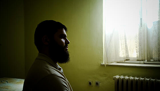 layout image (to proper size of the container)