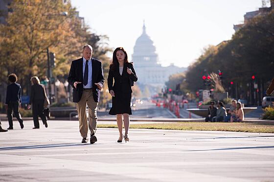 layout image (to proper size of the container)