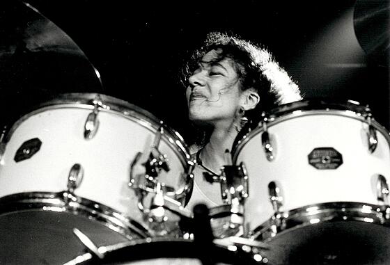 layout image (to proper size of the container)