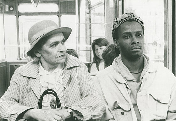 layout image (to proper size of the container)