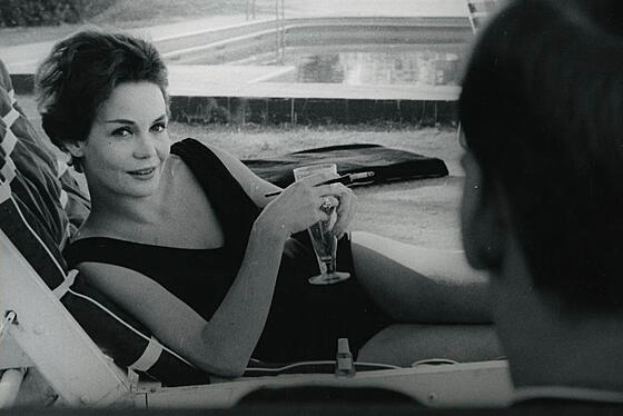 layout image (to proper size of the container)