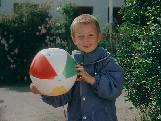 layout image (to proper size of the container)