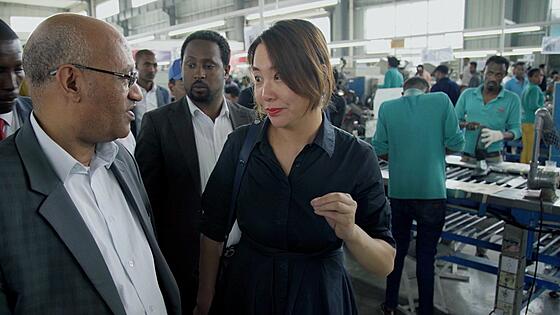 layout image (to proper size of the container)