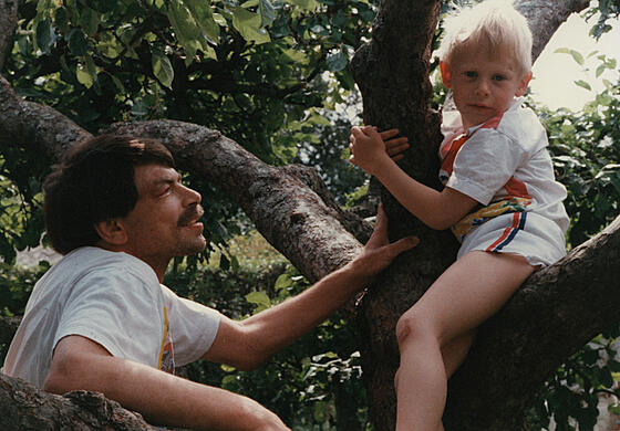 layout image (to proper size of the container)