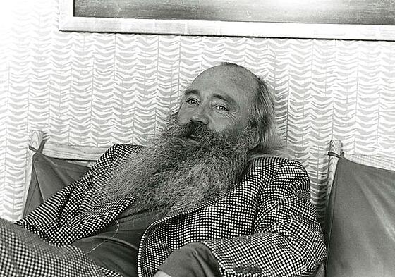 layout image (to proper size of the container)