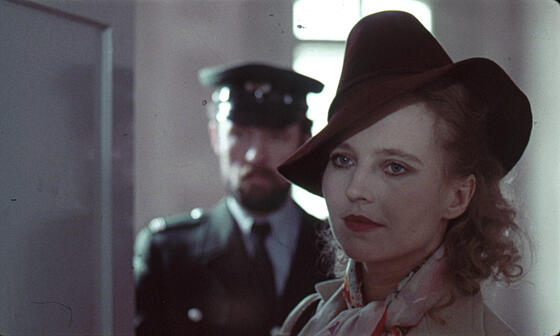 layout image (to proper size of the container)