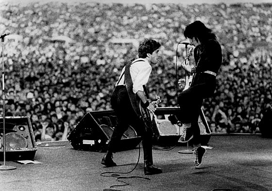 layout image (to proper size of the container)