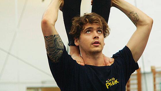 layout image (to proper size of the container)