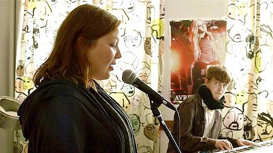 layout image (to proper size of the container)