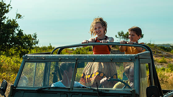 layout image (to proper size of the container)