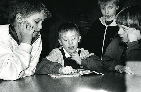 layout image (to proper size of the container)