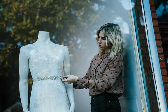 layout image (to proper size of the container)