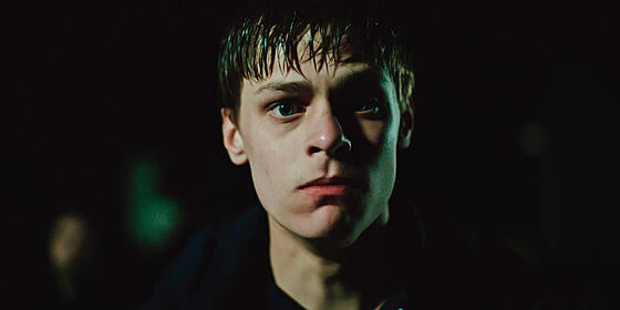 layout image (to proper size of the container)